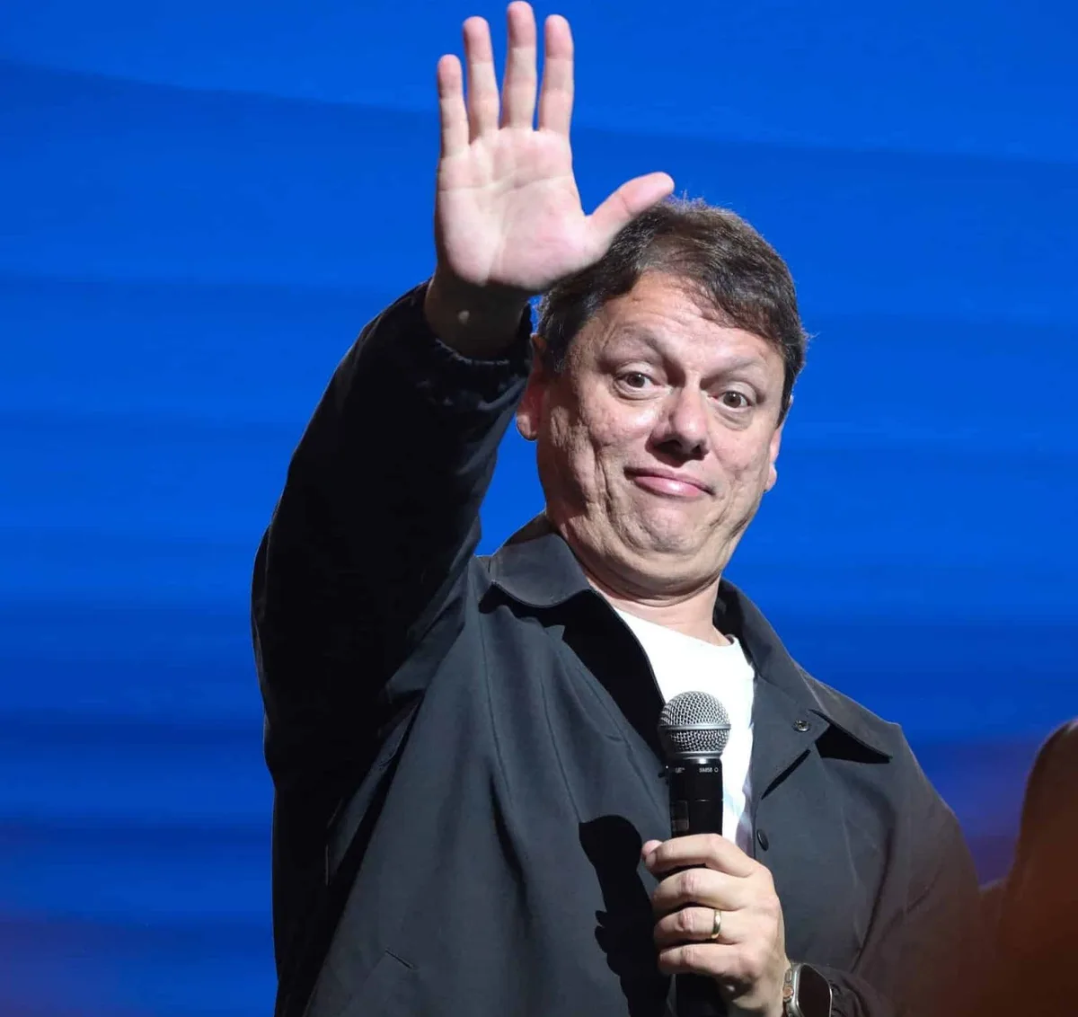 Tarcísio lidera com folga contra Haddad e pode vencer eleição já no primeiro turno, aponta Atlas