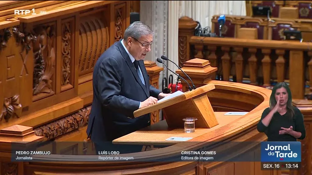 Governo diz que "não vai ceder aos gritos nas ruas"