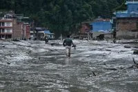 Número de mortos no Nepal chega a 1.050 após enchentes