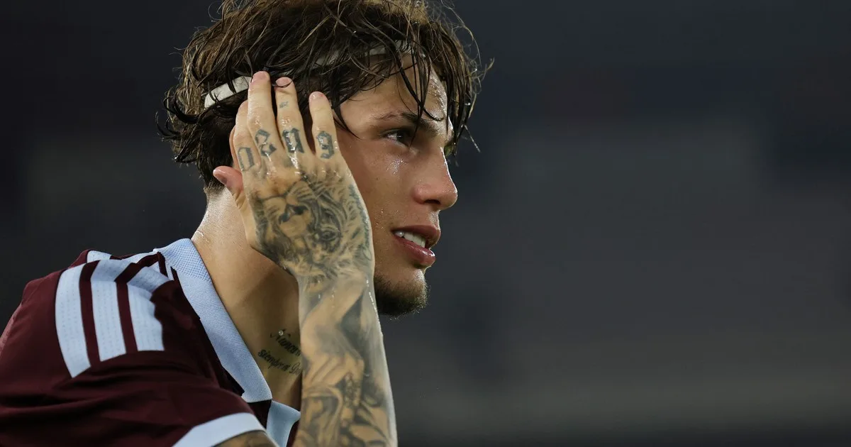 Después de más de un mes sin jugar, Garnacho sumó minutos en la goleada del Aston Villa por Champions League