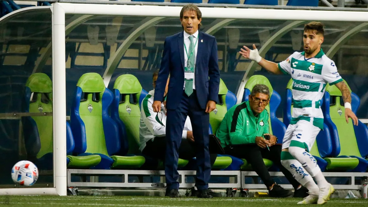 Guillermo Almada lleva a Santos Laguna a tribunales: qué motivó el conflicto con su ex club