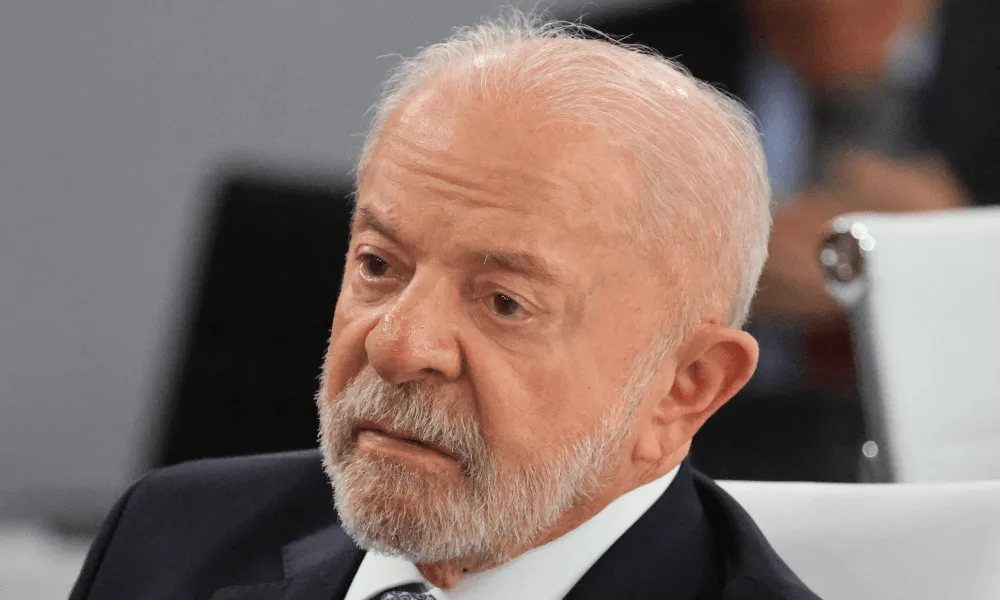 Governo Lula é desaprovado por 50% e aprovado por 42%, diz PoderData/Aya