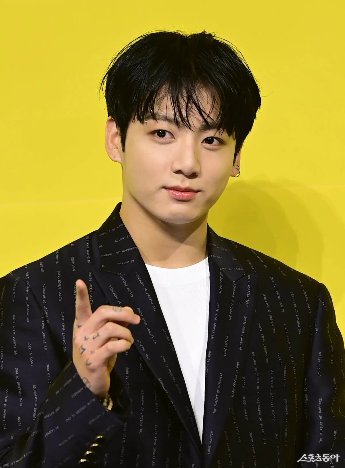 BTS 정국, ‘5억 스트리밍’ 6곡 찍었다…K팝 솔로 최초·최다