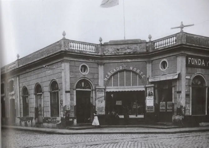 Así era el mercado del siglo XIX que funcionaba donde hallaron túneles y sótanos subterráneos en una plaza de Rosario