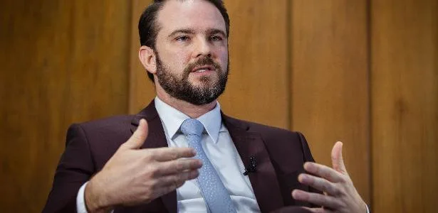Durigan diz que discute parcerias privadas para problema dos Correios