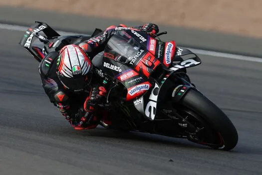 Bezzecchi shatters lap record to take Aragon Grand Prix pole