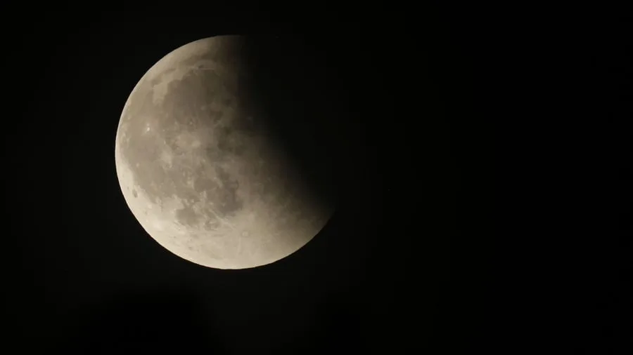 Schauspiel am Himmel: Fast totale Mondfinsternis - aber was kann man sehen?