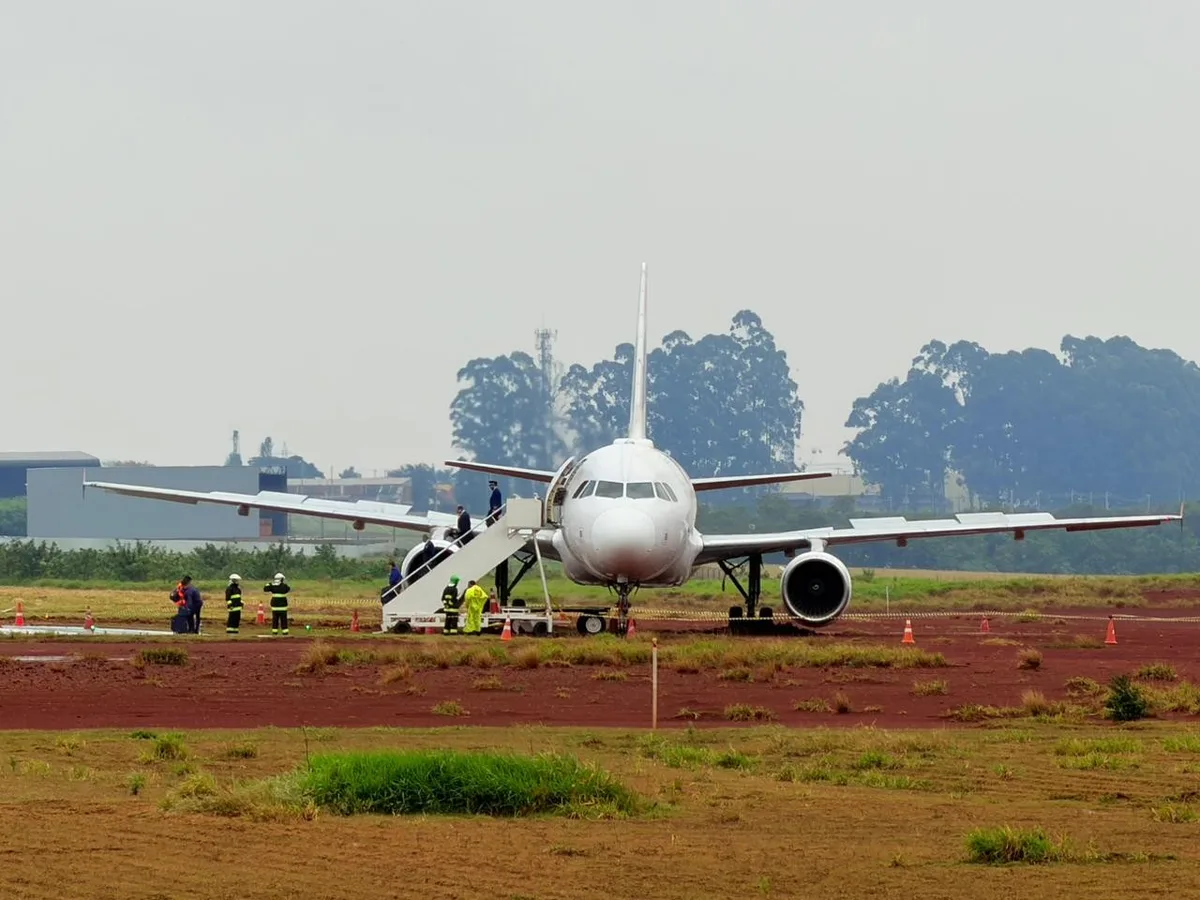 ‘Foi um susto’, diz passageiro de avião da Latam que saiu da pista após pouso no Paraná