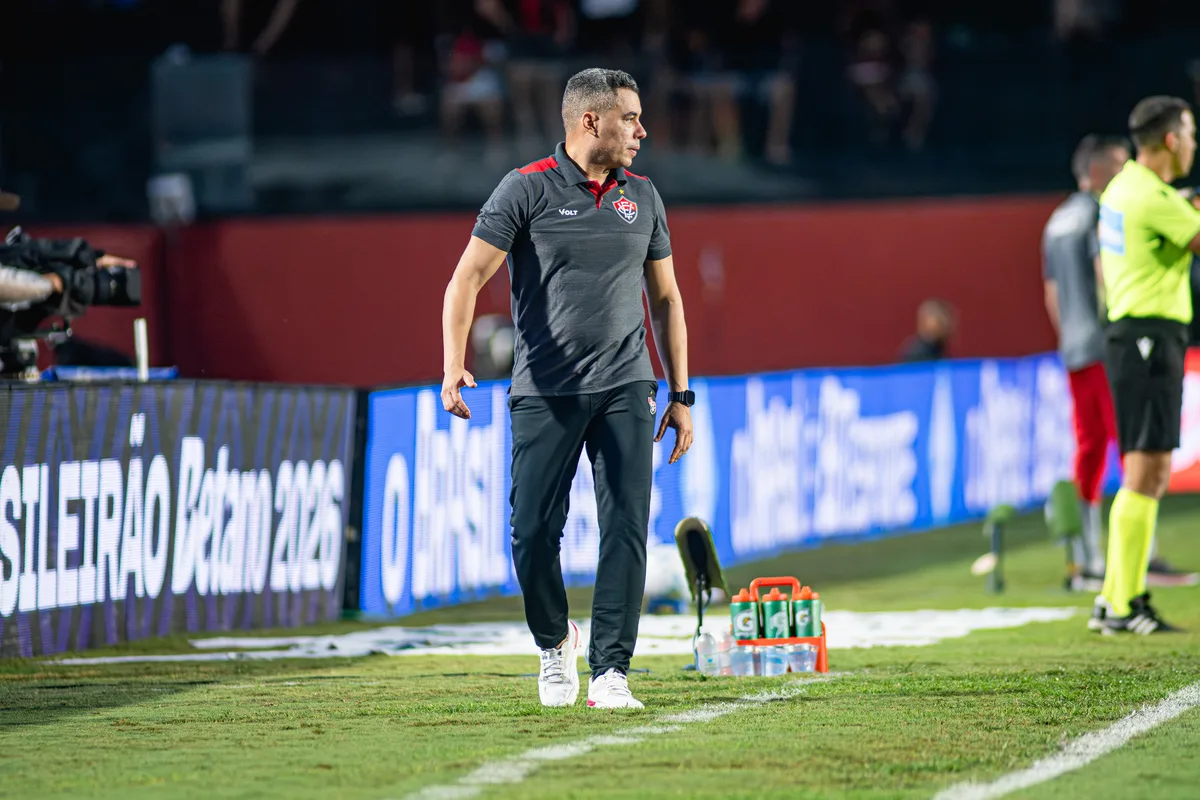 Atuações do Vitória: Jair Ventura comanda mais uma partida de poucas ideias como visitante