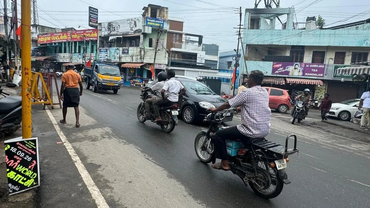 Law & Order: Absence of traffic delineators complicates traffic movement at Parakkai Vilakku junction