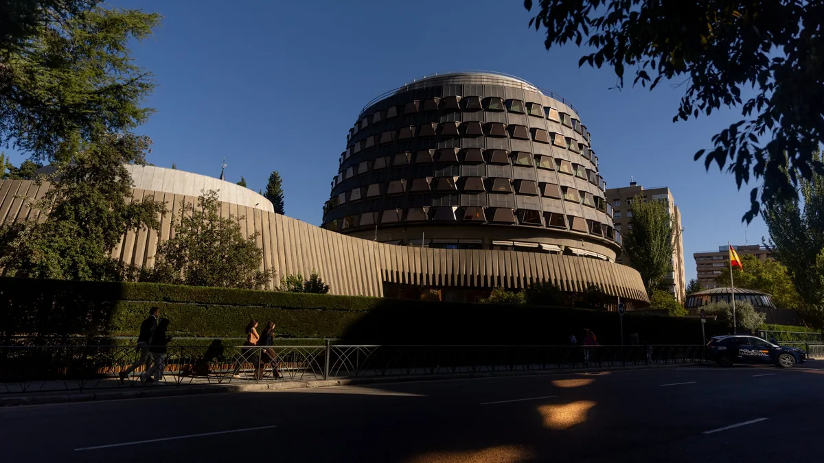 El Constitucional pone en manos del Pleno la decisión sobre la admisión del recurso del Defensor del Pueblo sobre la ‘ley de nietos’