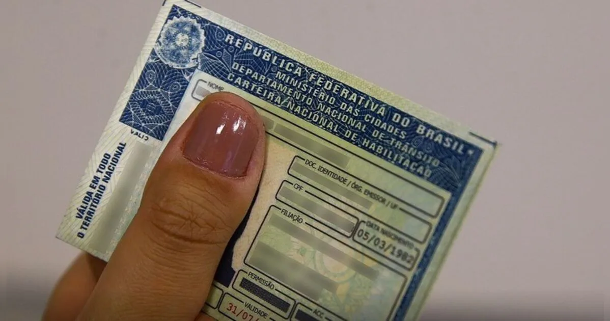 Apucarana acumula 1,8 mil CNHs 'esquecidas' por motoristas na 15ª Ciretran