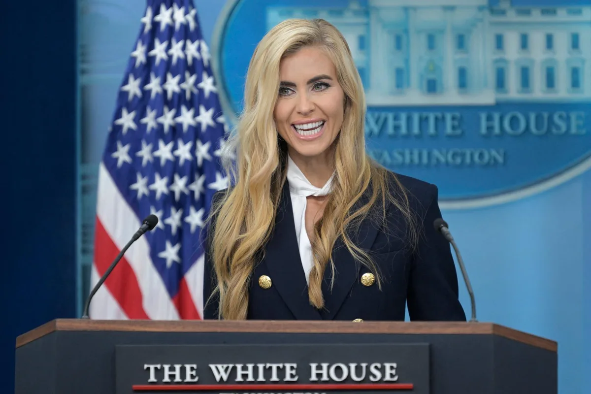 La porte-parole de Trump prend la porte après une semaine de gros malaises