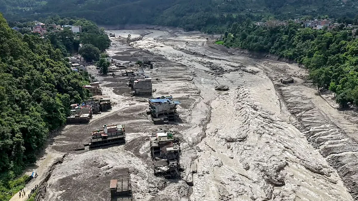 Dörfer weggespült - Sturzflut in Nepal! 291 Touristen vermisst