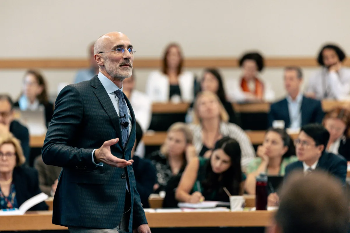 Arthur Brooks, catedrático de Harvard: “Las personas más felices son las que nunca dejan de aprender”