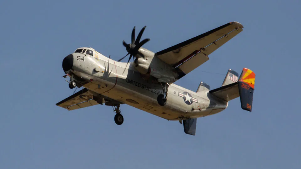 O que o Brasil fez com o avião histórico deixado para trás pelo porta-aviões americano Nimitz