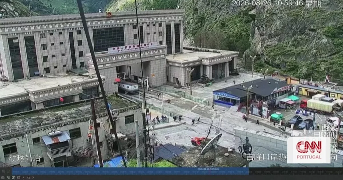 Sobe para 31 o número de mortos no Nepal. Centenas continuam desaparecidos