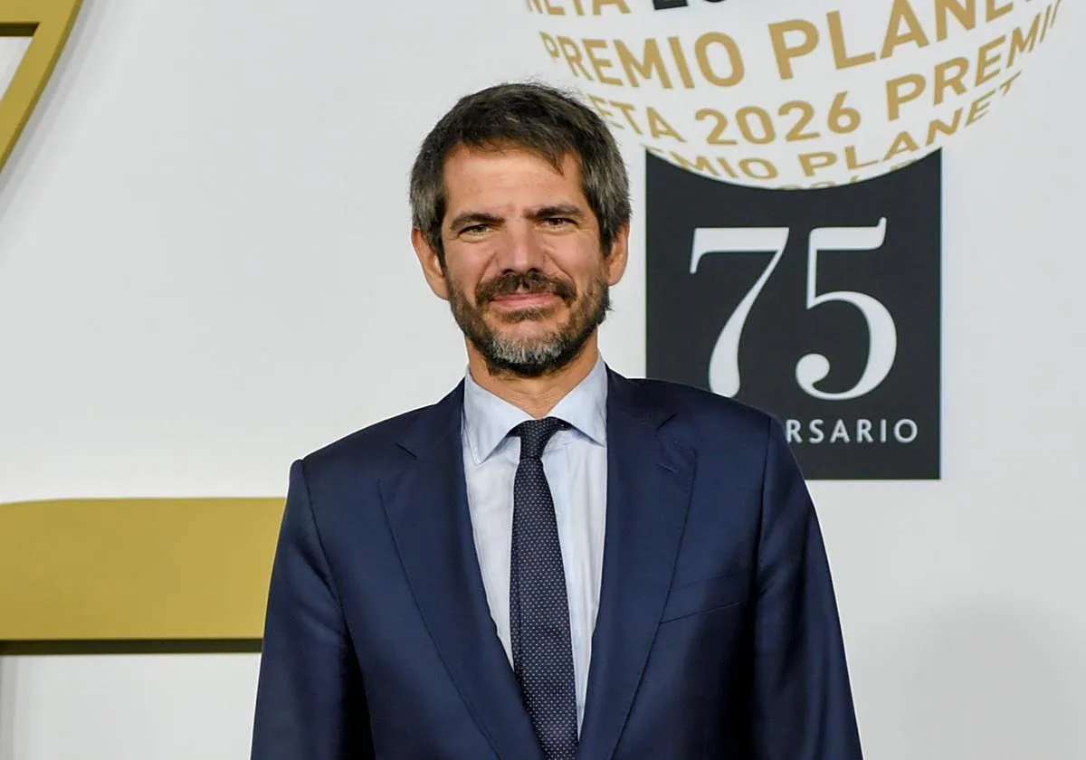 El ministro Urtasun será el número dos de la candidatura de Frente Amplio en Barcelona