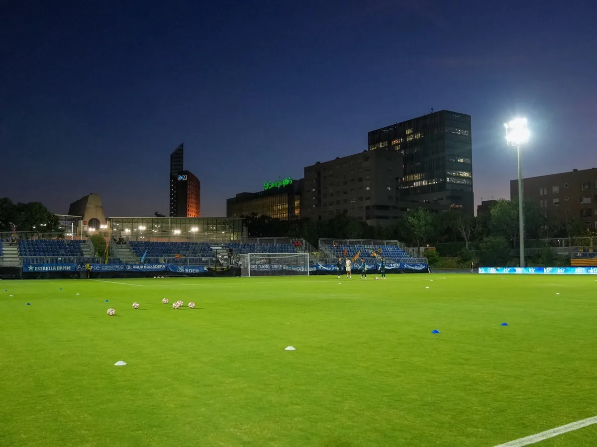 El Sant Andreu aprovecha la visita del Castilla para prohibir el acceso de camisetas rivales