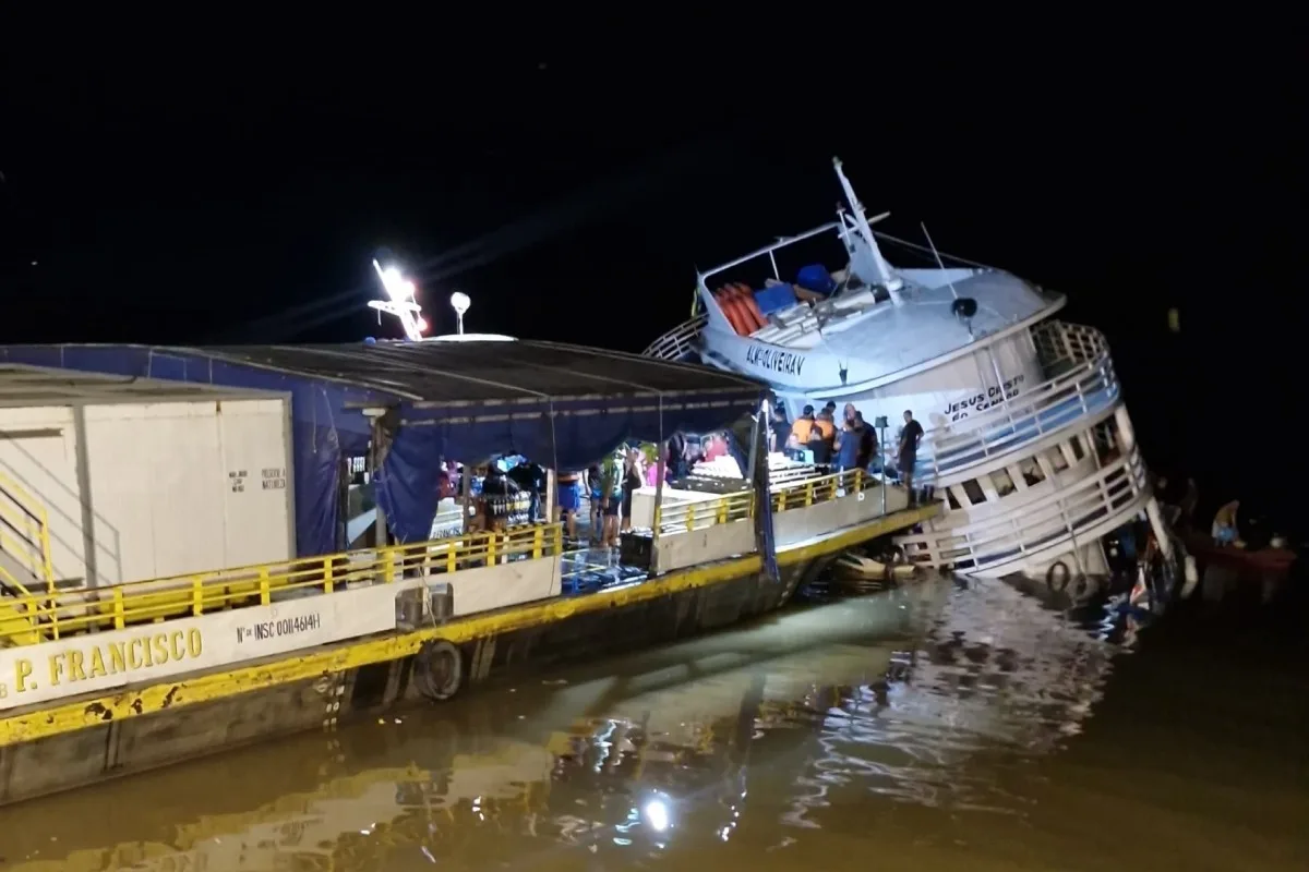 Embarcação com passageiros naufraga parcialmente próximo a Juruá, no Amazonas