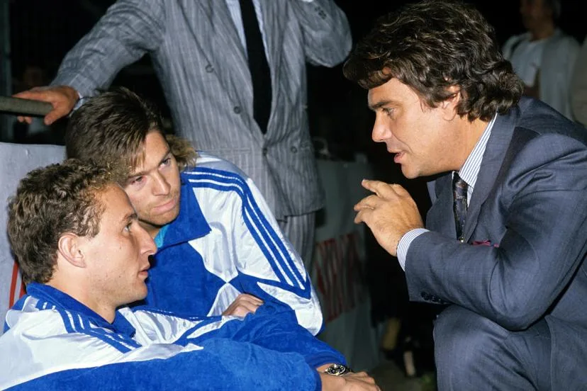 Jean-Pierre Papin raconte la réunion avec Bernard Tapie le lendemain de la défaite en finale de C1 : « Waddle sort, il se touche les couilles : "Pas la peine d'y aller, il nous tient par là !" »