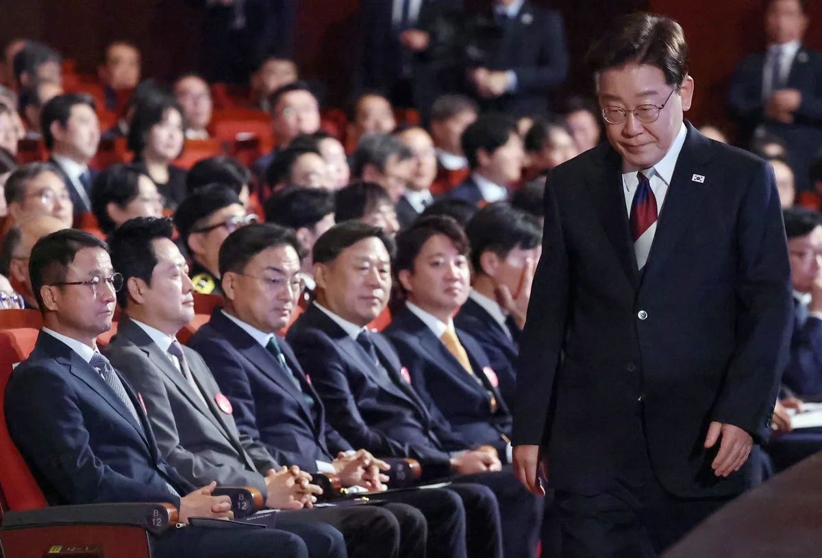 국민 65% “개헌하려면 李 ‘연임 의사 없다’ 먼저 밝혀야”… 개혁신당 여론조사