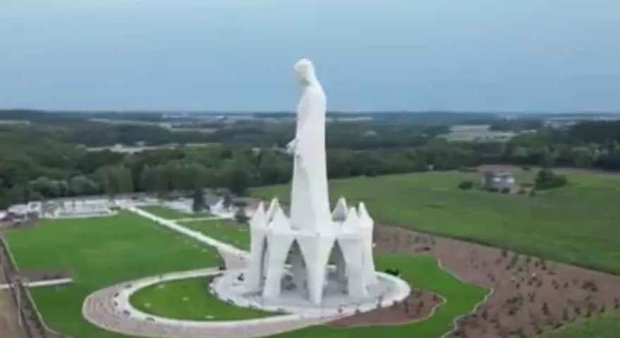 Estátua de Nossa Senhora com 55,6 metros torna-se a mais alta da Europa