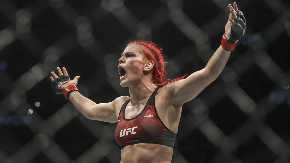 What is the best path to victory for Robertson against Dern at UFC 330?