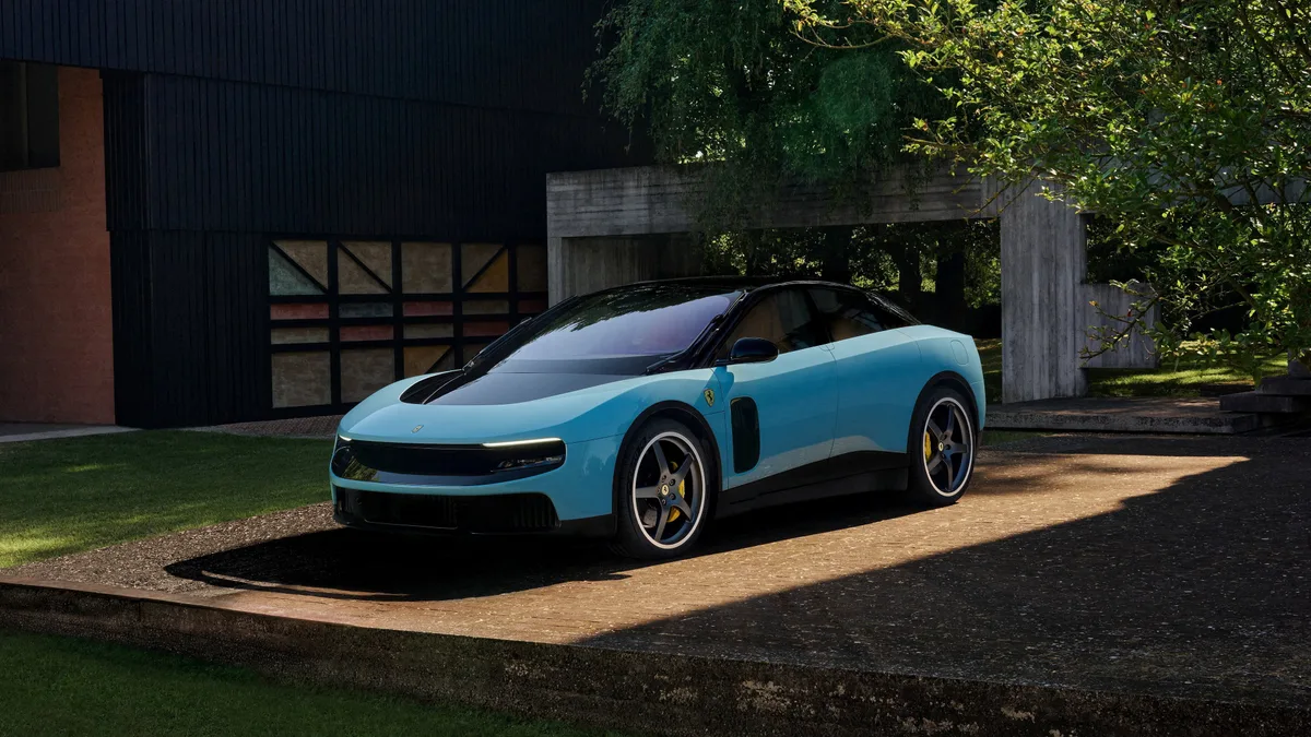 Ferrari vendió su primer auto eléctrico por USD 40 millones en una subasta de California