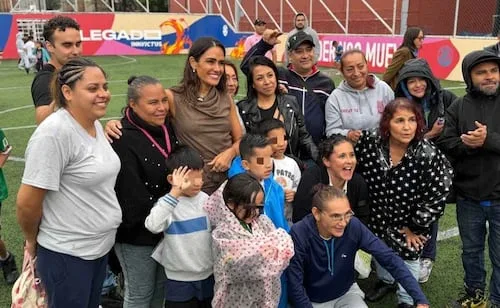 Alcaldía Cuauhtémoc rehabilita cancha de Futbol en Tlatelolco; recuperación de espacios públicos continuará: Alessandra Rojo de la Vega