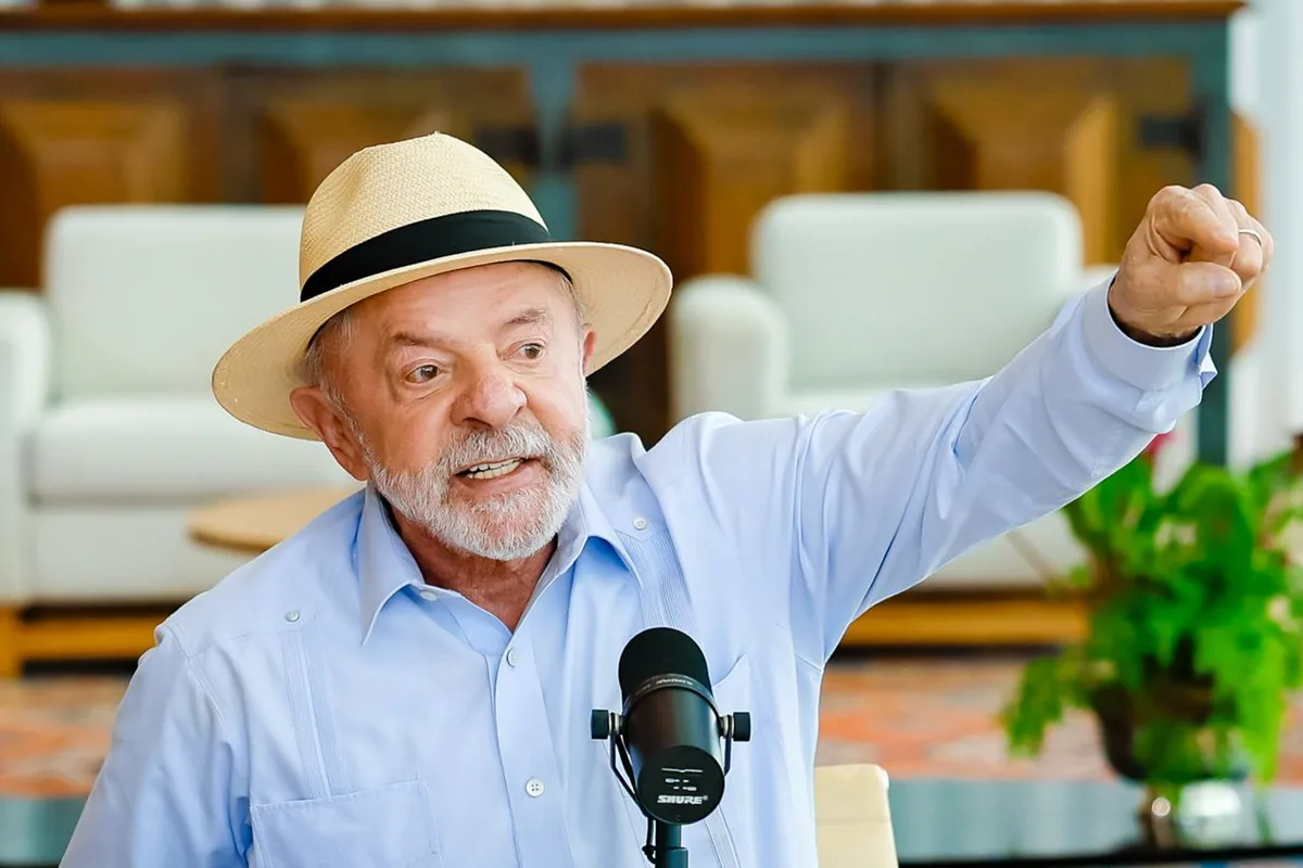 Em meio à tensão com EUA, Lula diz que ninguém "meterá o bedelho no Brasil"