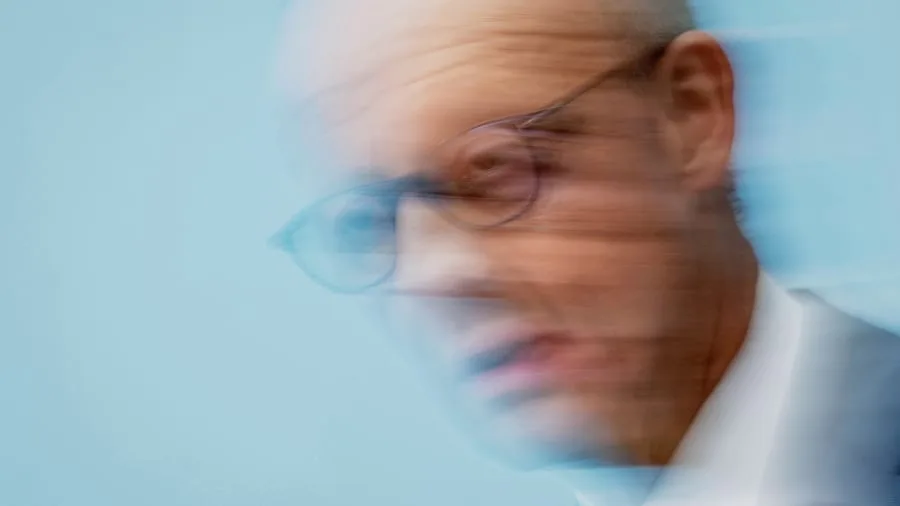 Umfrage: So denken Entscheider aus Wirtschaft und Verwaltung über Merz