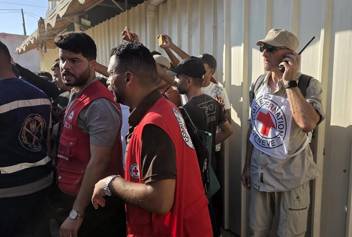 Israel deja en libertad a 35 presos palestinos bajo la supervisión del CICR