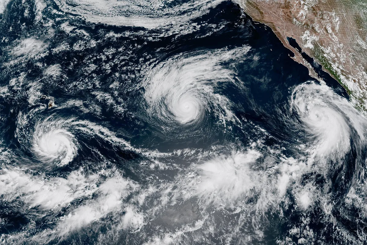 Hurricane Lowell menaces Hawaiian Islands with life-threatening surf