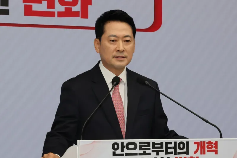 취임 1돌 장동혁 “당원주권 2.0 시대”…당내 “용퇴하라” “함량 미달” 반발