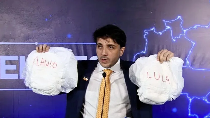 Renan leva fraldas a debate e chama Lula e Flávio de “criminosos”
