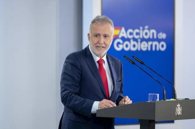 Torres se desmarca de Robles y respalda a Marlaska: "No hubo comunicación de la llegada de decenas de miles de personas"
