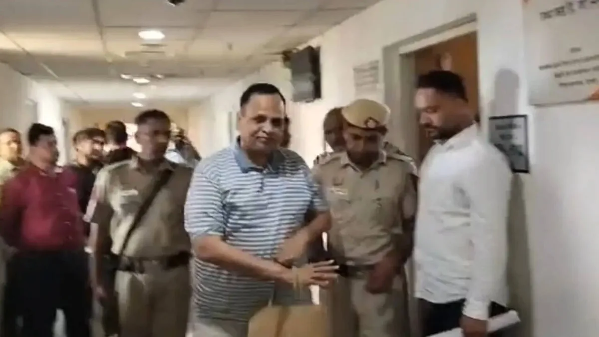 AAP's Satyendar Jain gets bail in ACB case