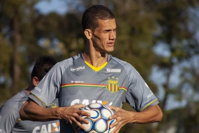 Sampaio acerta permanência de Joécio para a temporada 2027
