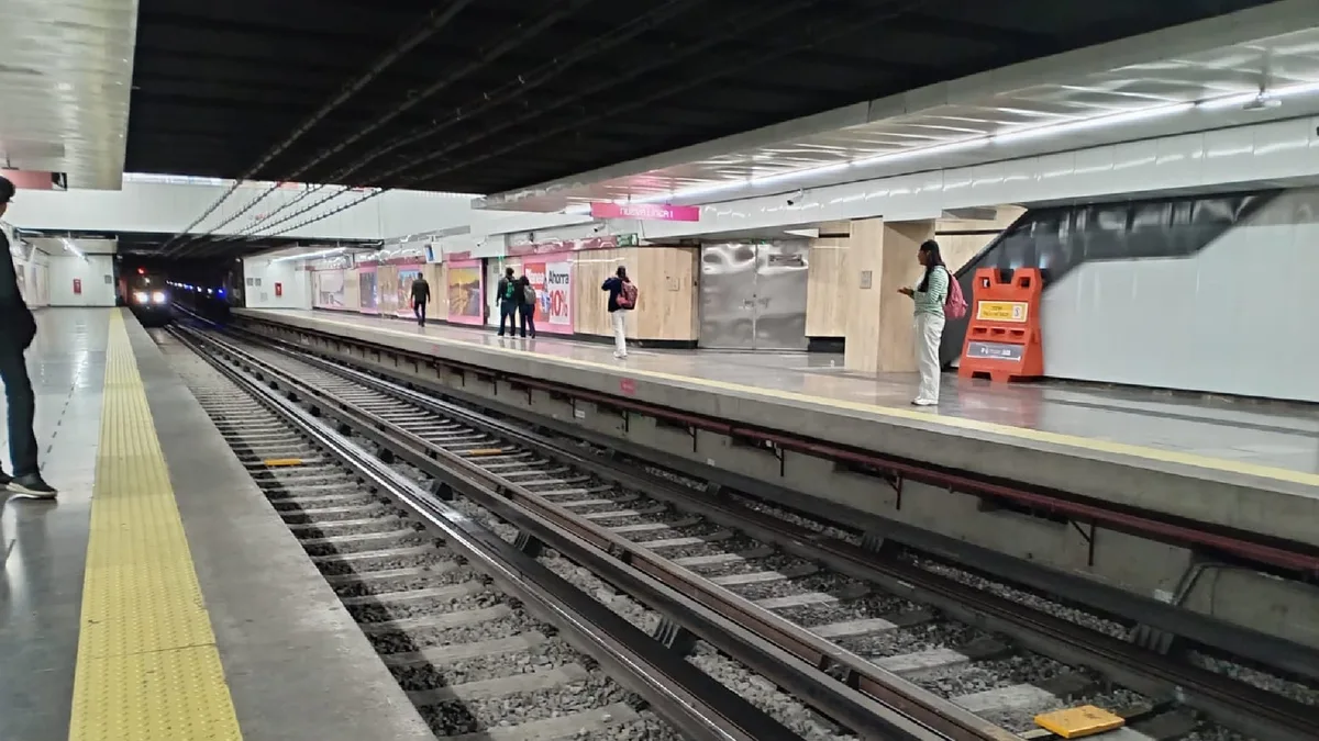 ¿Qué está pasando en el Metro y Metrobús hoy 14 de octubre?