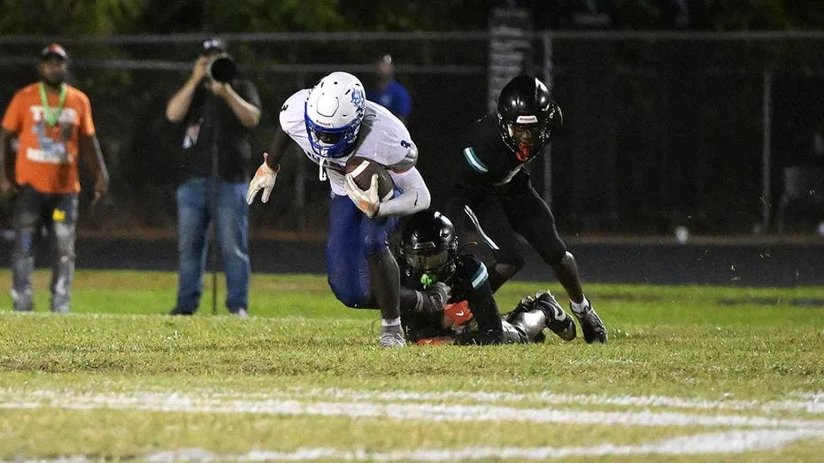 Florida high school football game delivers one of the most stunning Hail Marys of all time