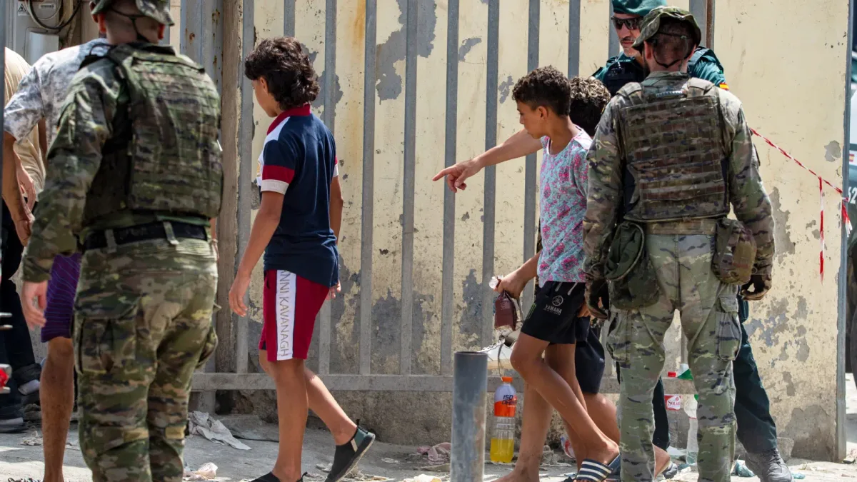 El Gobierno cifra en 2.100 los niños migrantes en Ceuta y pide su traslado a la Península