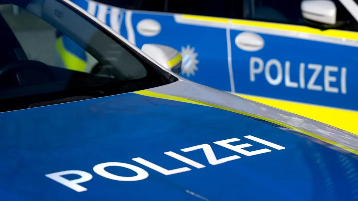 Ohne Führerschein unterwegs: Drei Haftbefehle - Polizei nimmt Fahrer nach Kontrolle fest