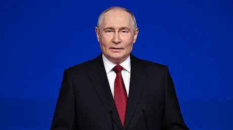 Putin welcomes International Youth Festival attendees