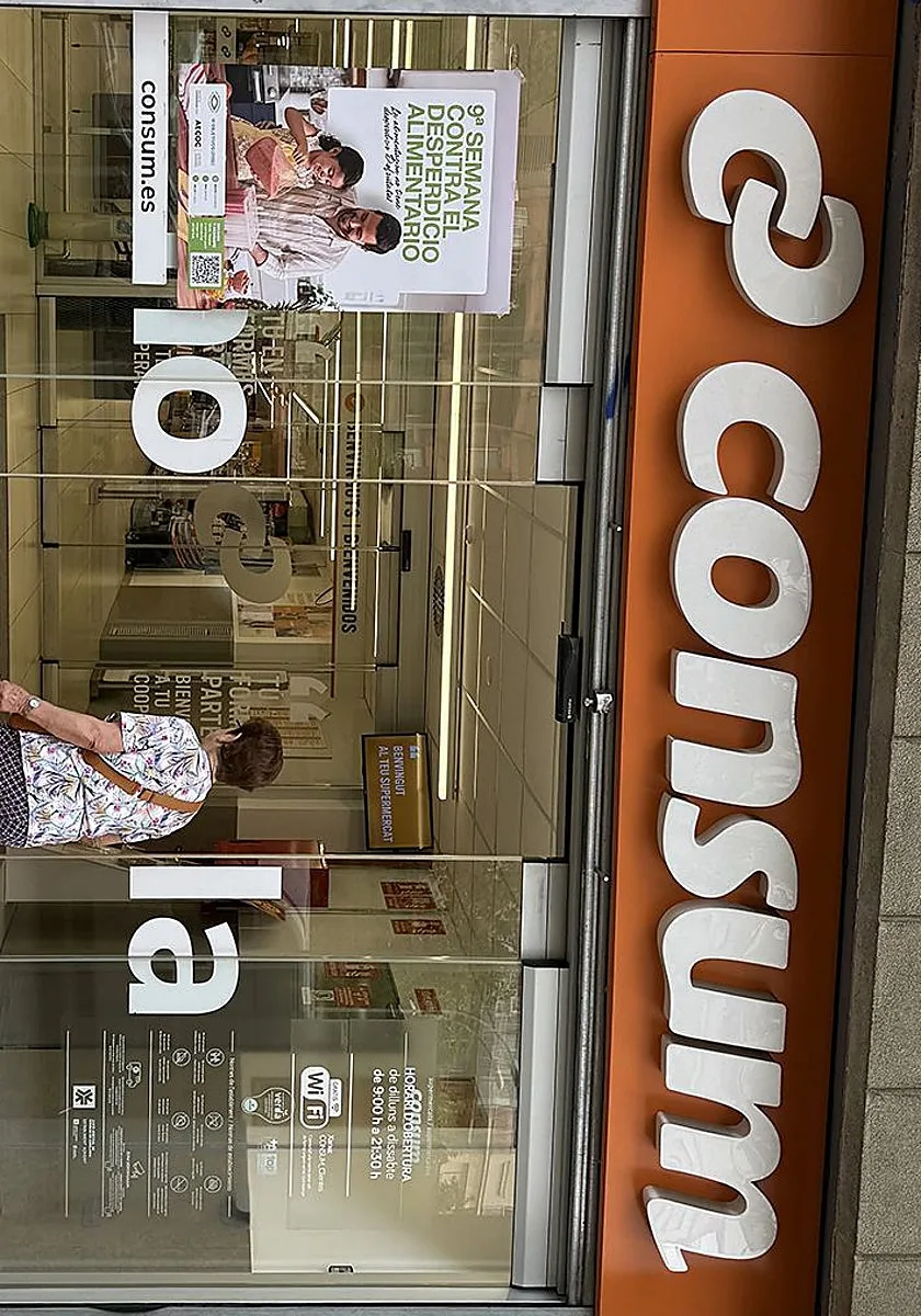 Consum abre sus supermercados este lunes 12 de octubre con horario especial