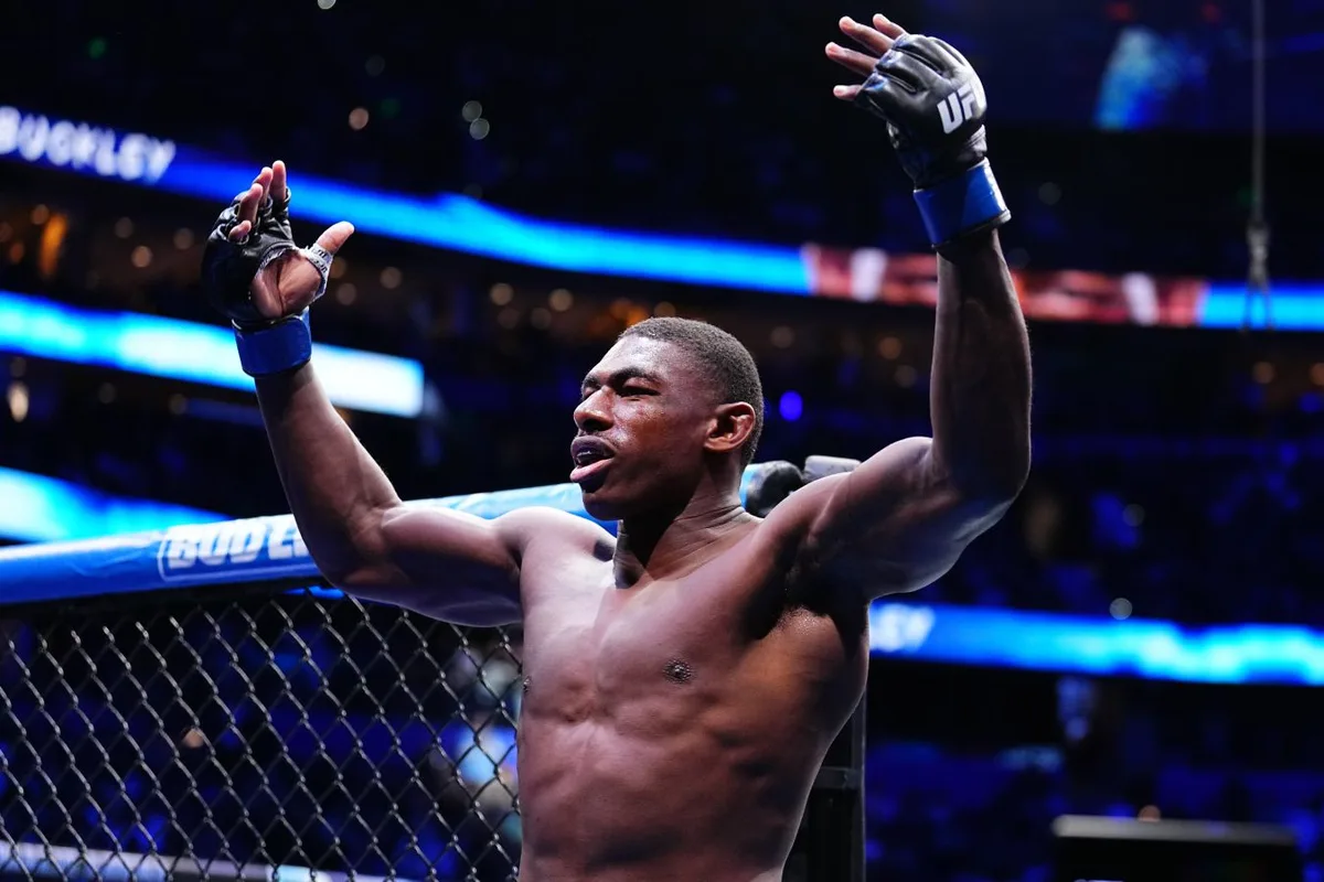 Хоакин Бакли минуту молча смотрел в камеру во время интервью перед UFC в Канаде