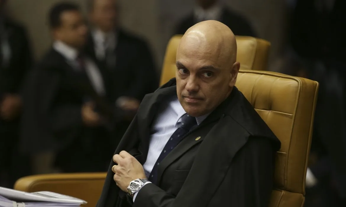 Quais as acusações contra Alexandre de Moraes no caso Vorcaro e o que ele respondeu