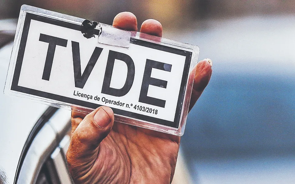 Nova lei TVDE: Associação pediu que PR não promulgasse decreto por conflito com o sector dos táxis