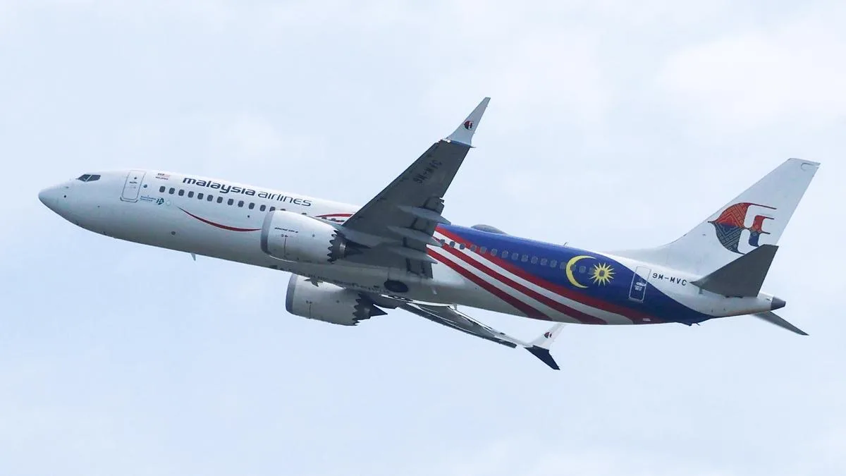 Malaysia Airlines asthma attack: Man dies on flight MH141 to Sydney on Wednesday after medical episode