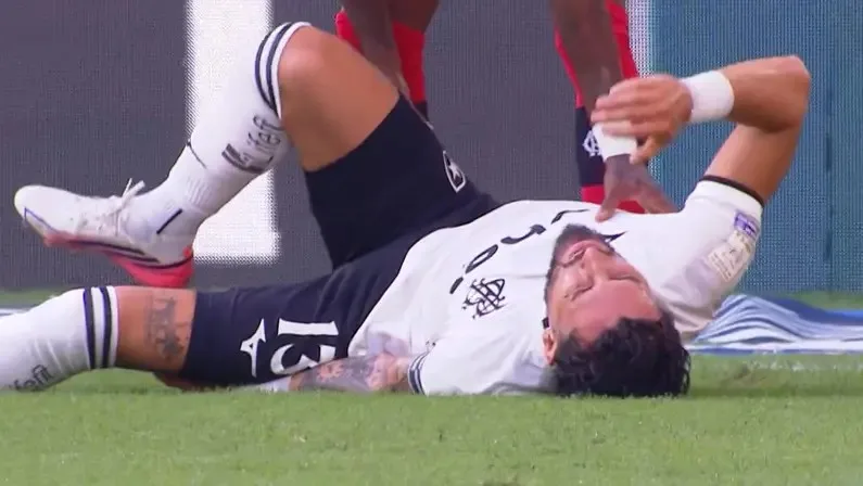 Botafogo informa que Alex Telles está fora contra o Palmeiras